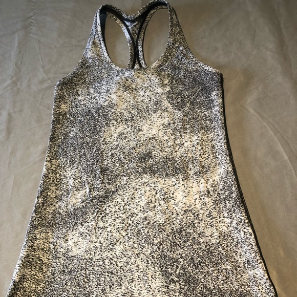 Women’s lululemon workout tank - Picture 2 of 3